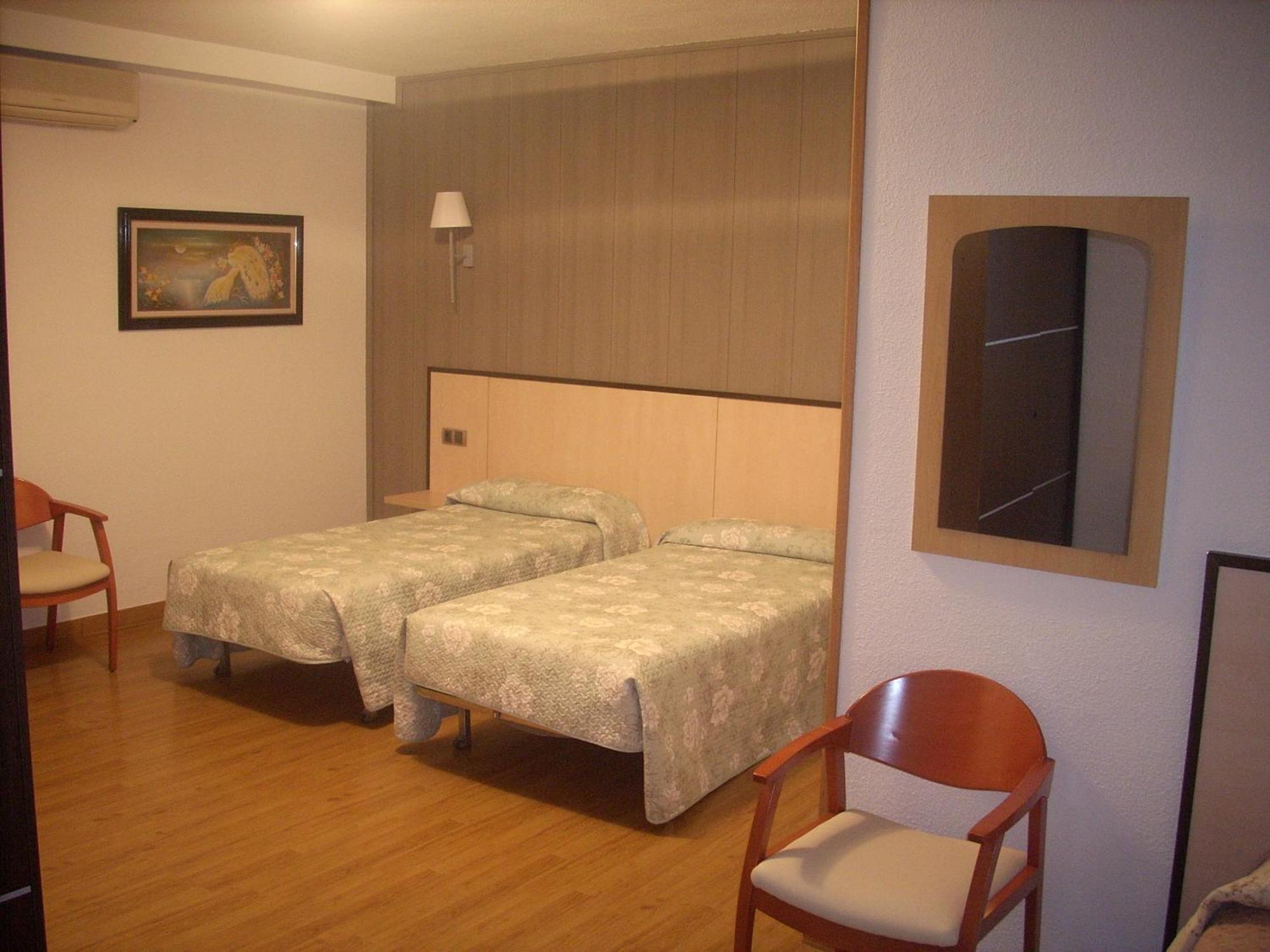Hotel Corona De Castilla Villares de la Reina Extérieur photo