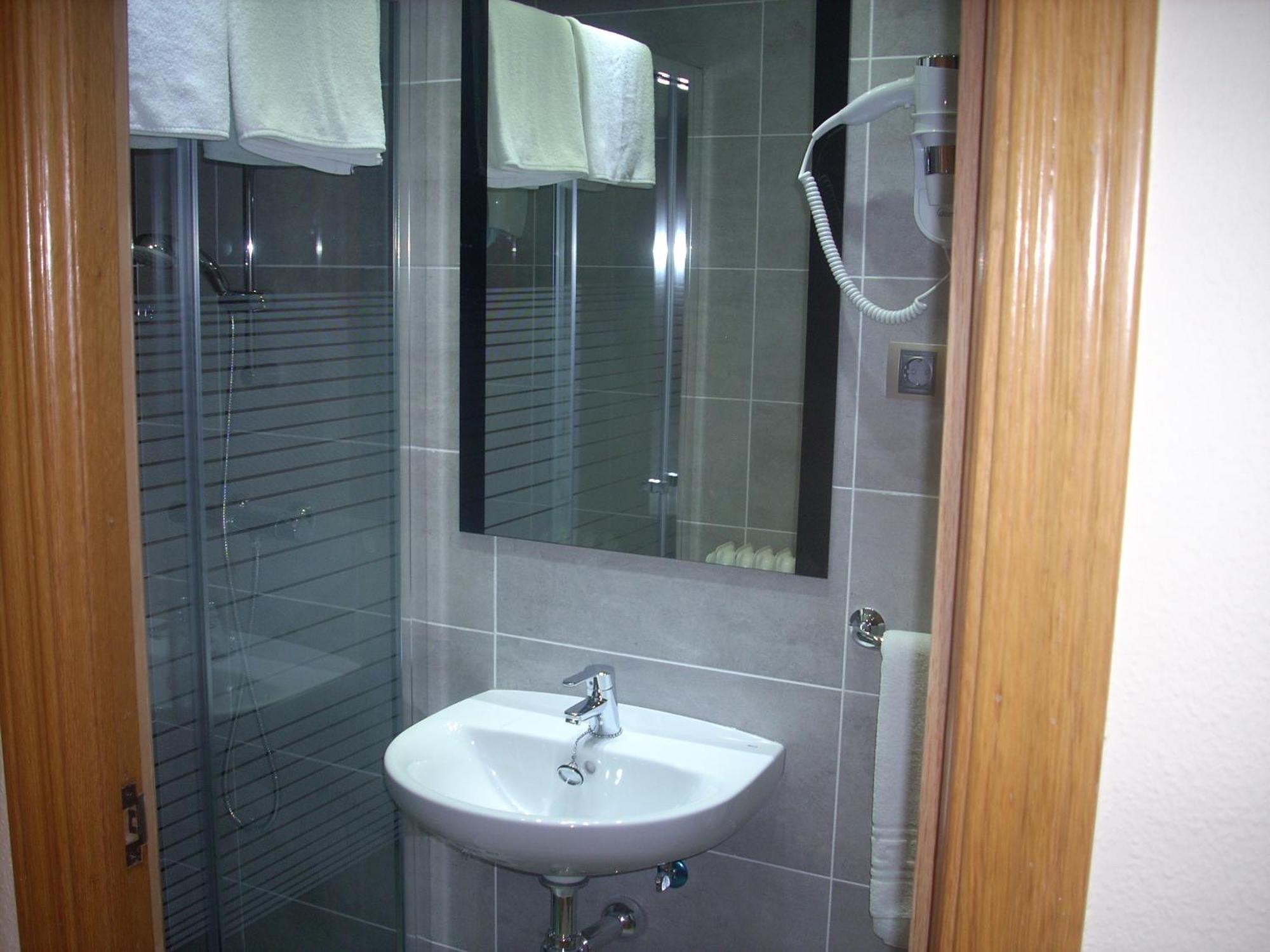 Hotel Corona De Castilla Villares de la Reina Extérieur photo