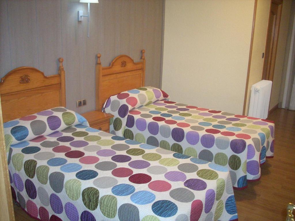 Hotel Corona De Castilla Villares de la Reina Extérieur photo