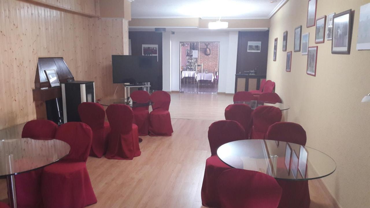 Hotel Corona De Castilla Villares de la Reina Extérieur photo