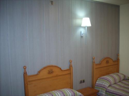 Hotel Corona De Castilla Villares de la Reina Extérieur photo